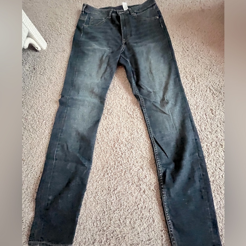 Women’s H&M skinny jeans size 10
Good condition! Worn just once!